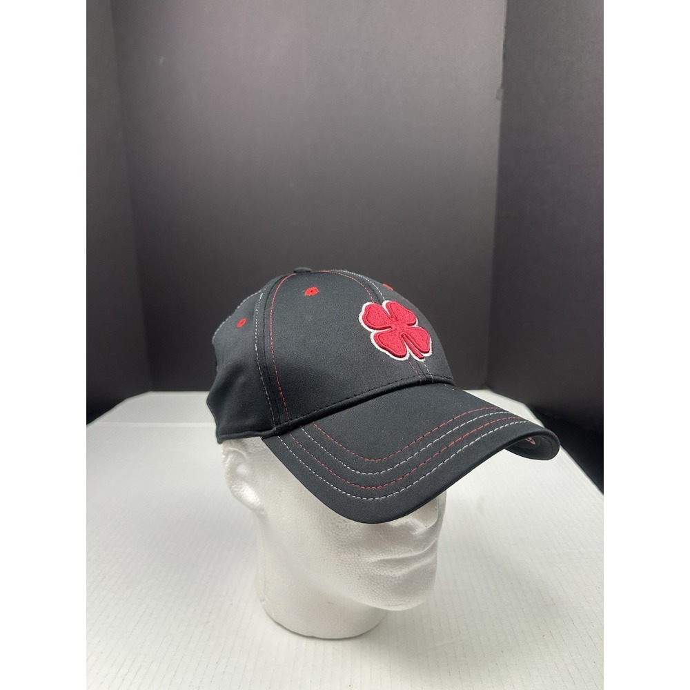 Black Clover Live Lucky Hat M/L Black Red Clover Fitted Golf Cap Stretch